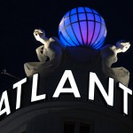 Ausleuchtung der Weltkugel auf dem Hotel Atlantic in Hamburg mit Osram RGB LED Systemen über EASY Color Control angesteuert.